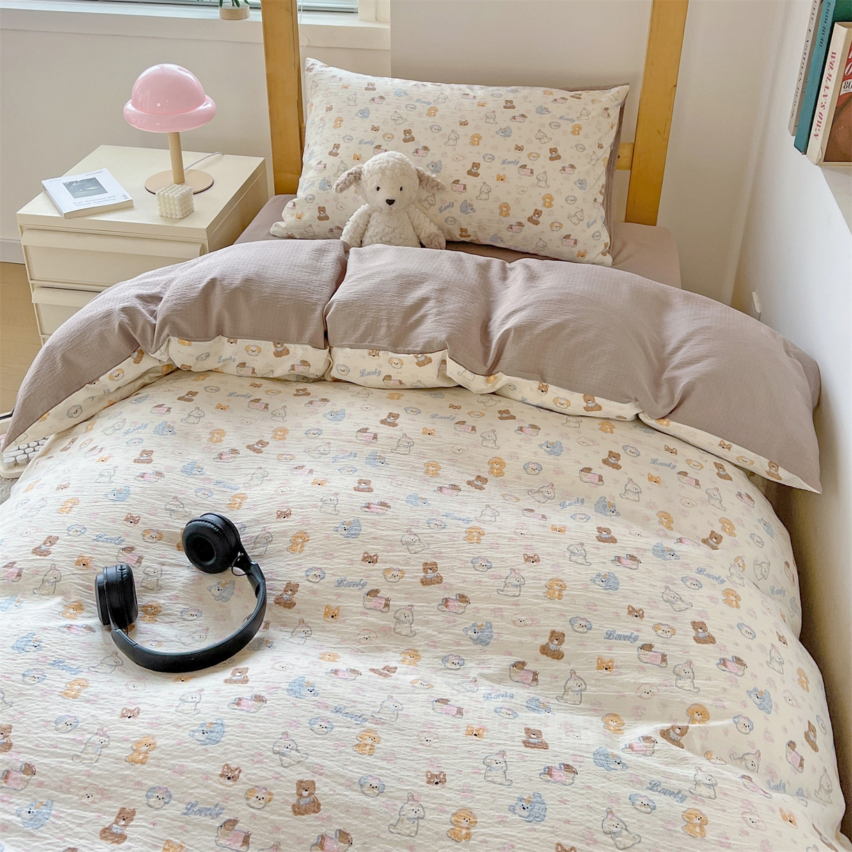 91家纺网 家纺一手货源 找家纺 名兮家居 2025新款皱皱棉学生床宿舍上下铺三件套六件套 泡芙狗