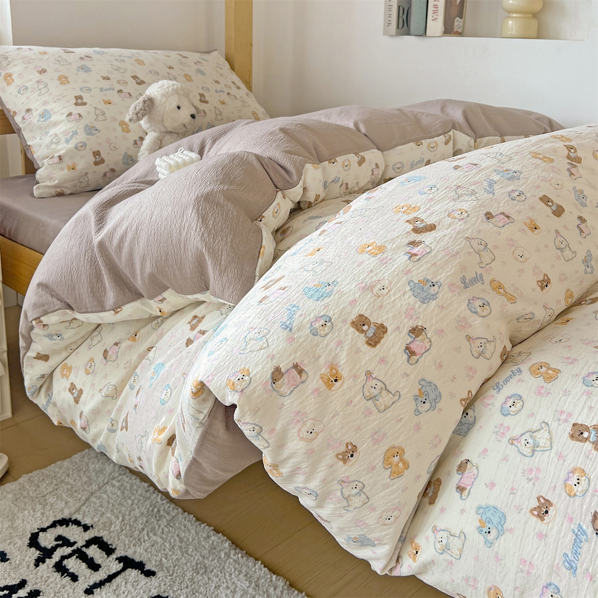 91家纺网 家纺一手货源 找家纺 名兮家居 2025新款皱皱棉学生床宿舍上下铺三件套六件套 泡芙狗