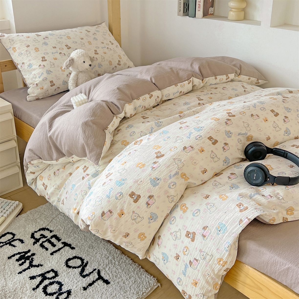 91家纺网 家纺一手货源 找家纺 名兮家居 2025新款皱皱棉学生床宿舍上下铺三件套六件套 泡芙狗