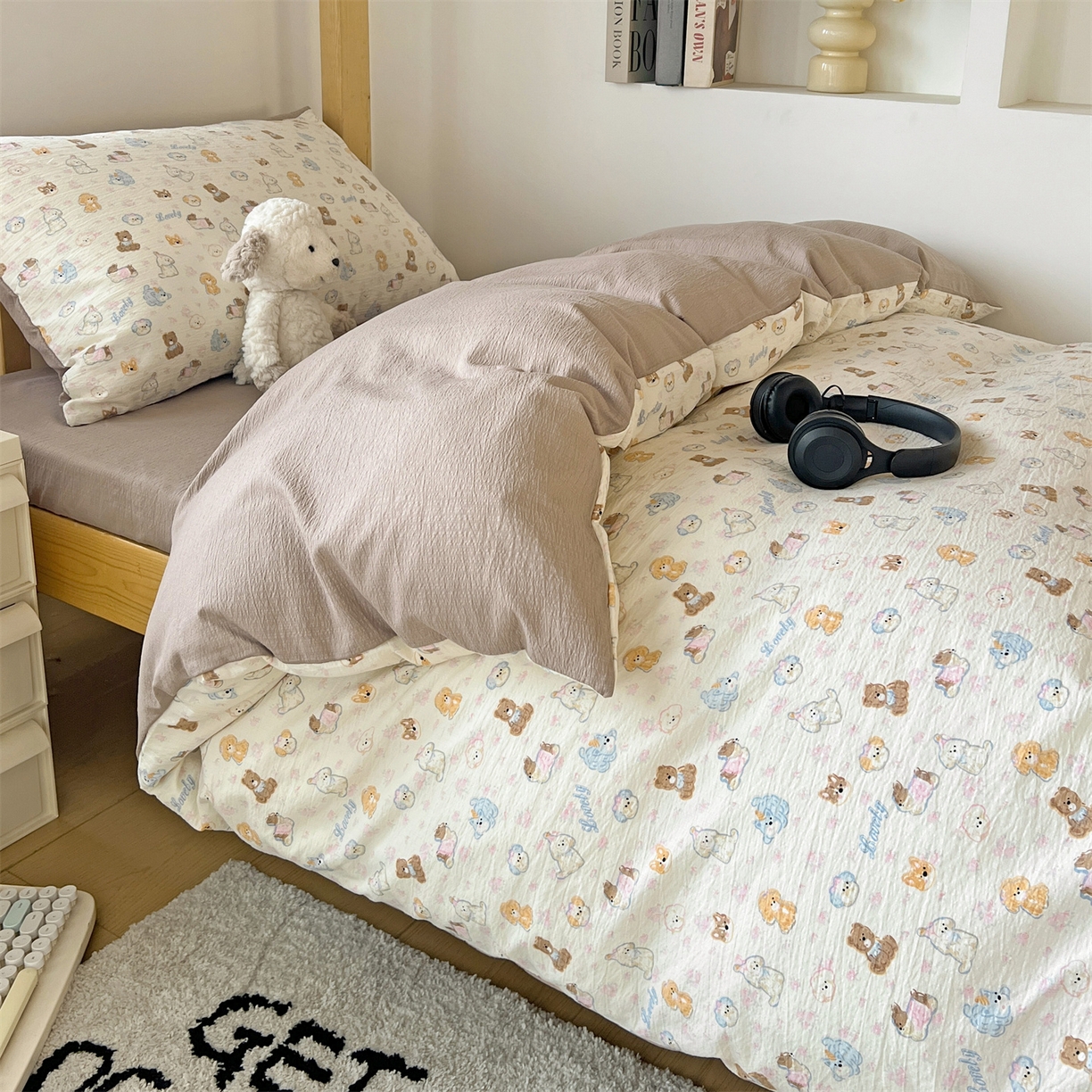 91家纺网 家纺一手货源 找家纺 名兮家居 2025新款皱皱棉学生床宿舍上下铺三件套六件套 泡芙狗