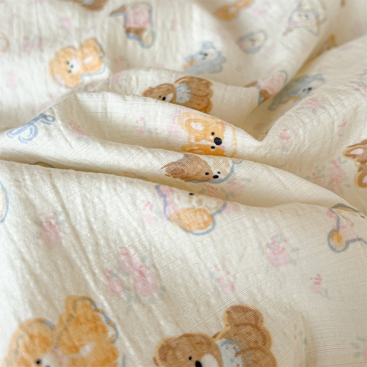 91家纺网 家纺一手货源 找家纺 名兮家居 2025新款皱皱棉学生床宿舍上下铺三件套六件套 泡芙狗