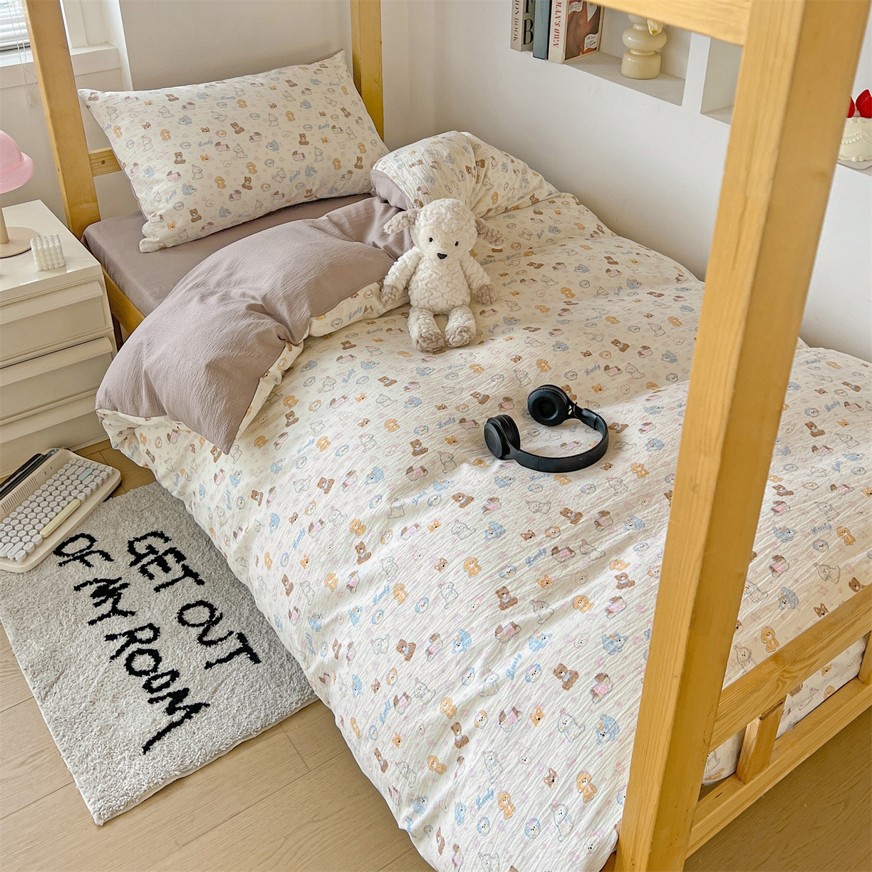 91家纺网 家纺一手货源 找家纺 名兮家居 2025新款皱皱棉学生床宿舍上下铺三件套六件套 泡芙狗