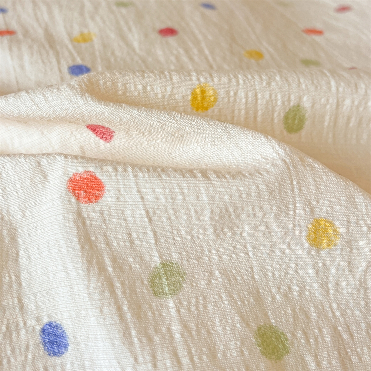 91家纺网 家纺一手货源 找家纺 名兮家居 2025新款皱皱棉学生床宿舍上下铺三件套六件套 心动波点