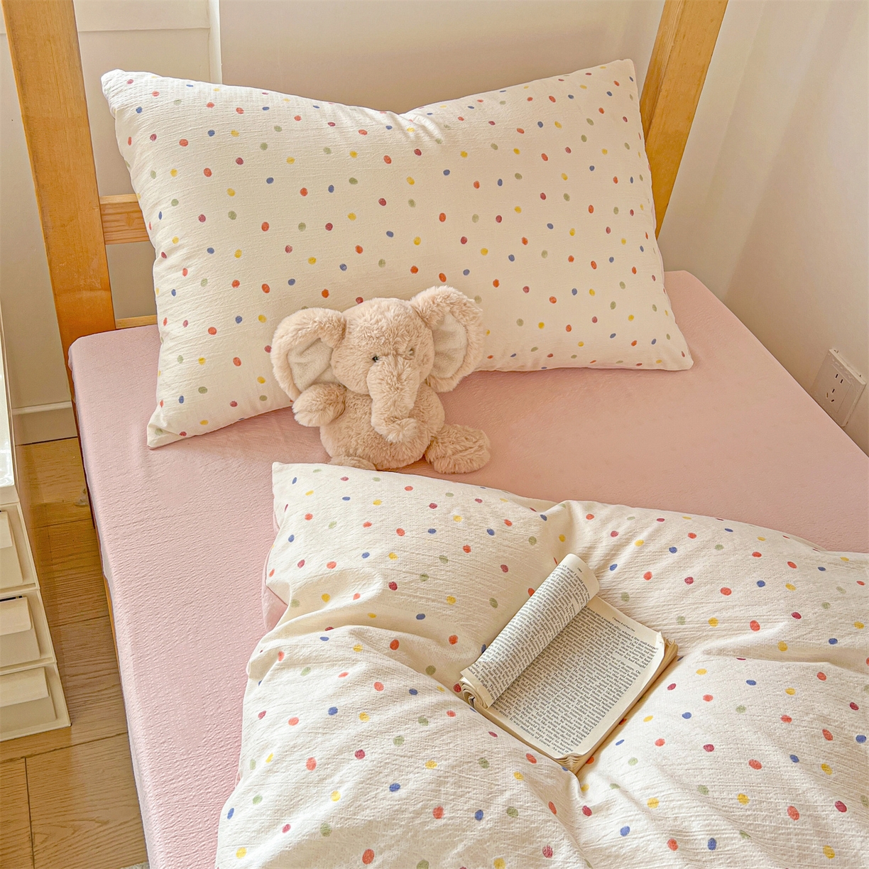 91家纺网 家纺一手货源 找家纺 名兮家居 2025新款皱皱棉学生床宿舍上下铺三件套六件套 心动波点