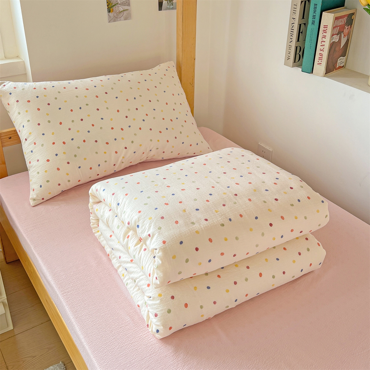 91家纺网 家纺一手货源 找家纺 名兮家居 2025新款皱皱棉学生床宿舍上下铺三件套六件套 心动波点