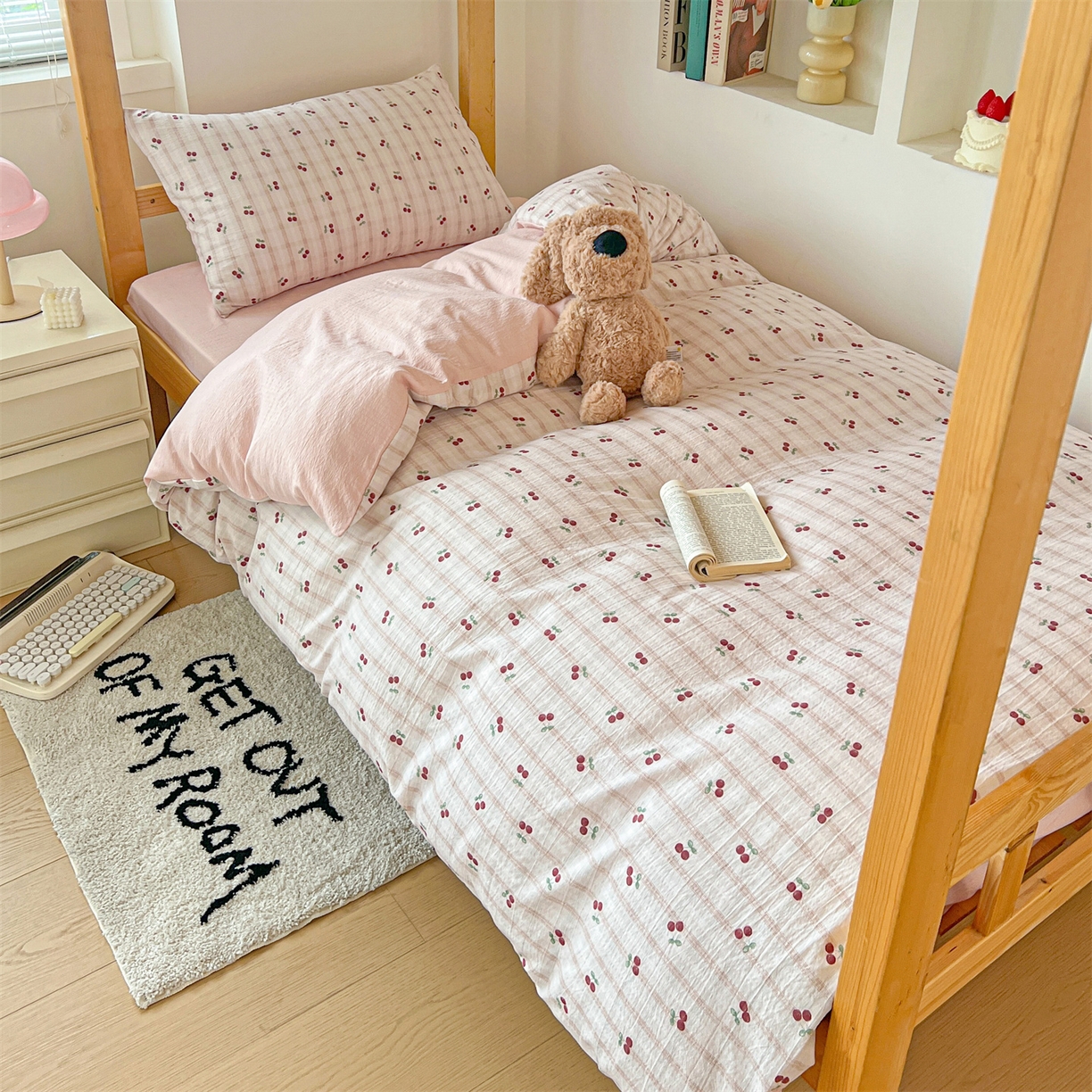 91家纺网 家纺一手货源 找家纺 名兮家居 2025新款皱皱棉学生床宿舍上下铺三件套六件套 樱桃可可