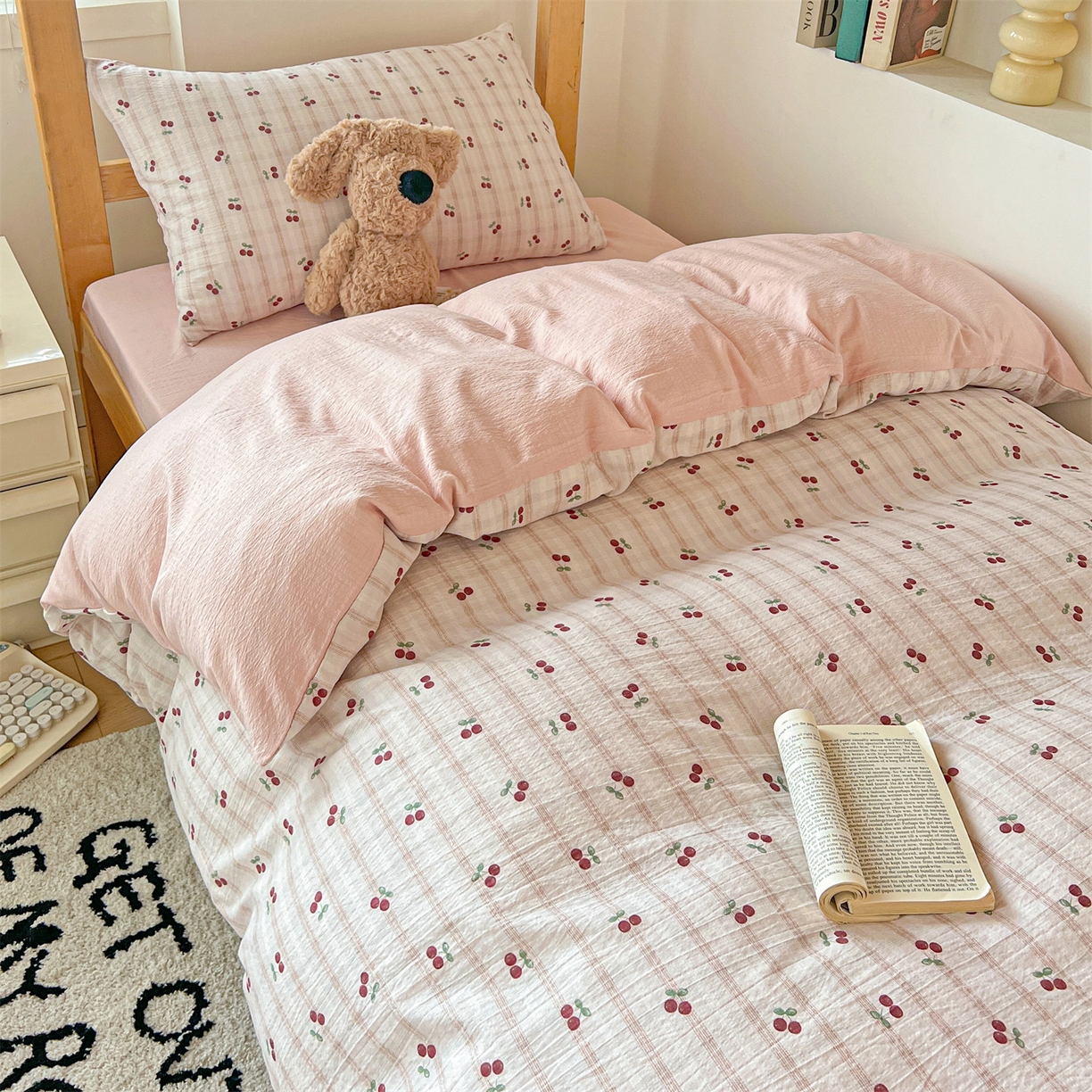 91家纺网 家纺一手货源 找家纺 名兮家居 2025新款皱皱棉学生床宿舍上下铺三件套六件套 樱桃可可