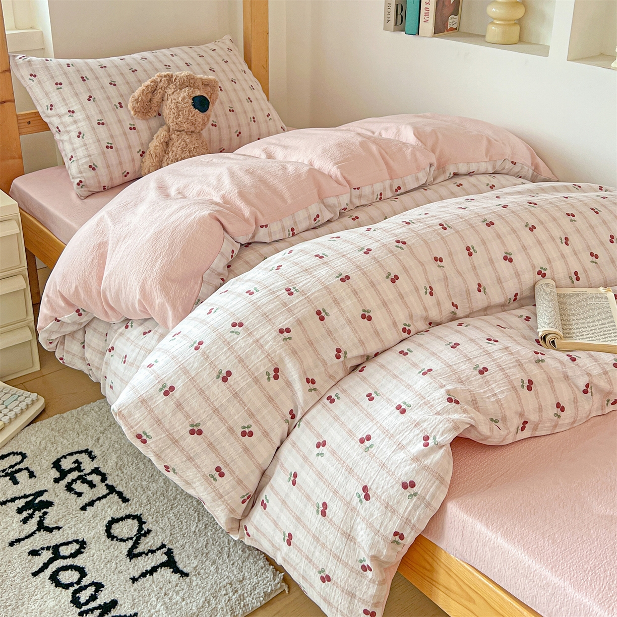 91家纺网 家纺一手货源 找家纺 名兮家居 2025新款皱皱棉学生床宿舍上下铺三件套六件套 樱桃可可