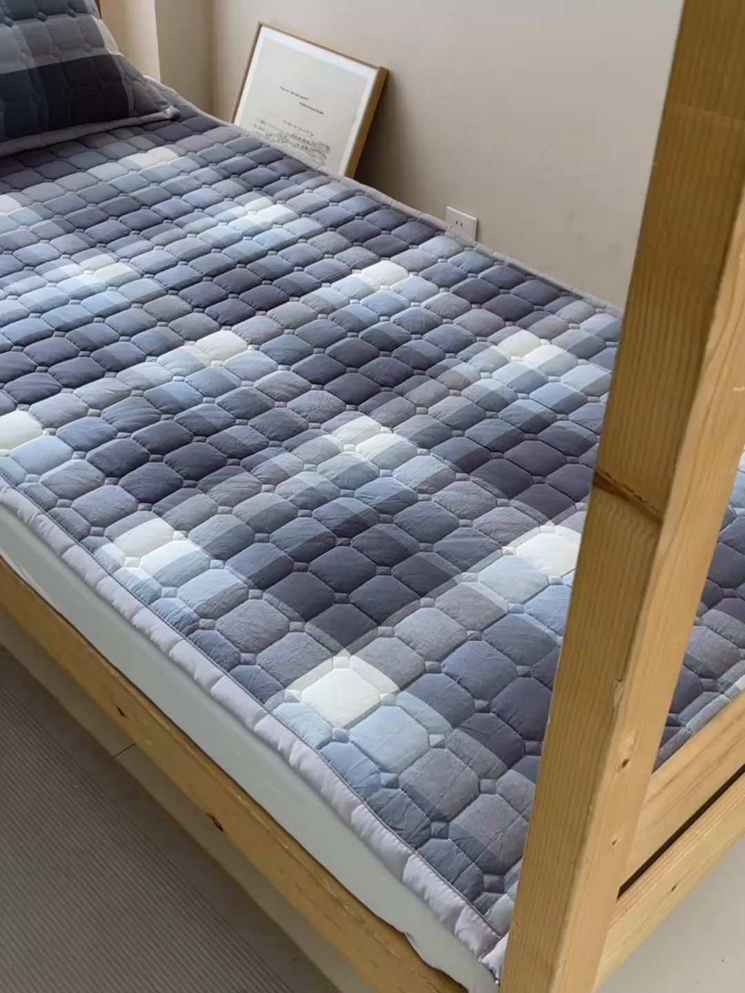 91家纺网 家纺一手货源 找家纺 （总）恒爱家纺 2025新款全棉印花格子床垫