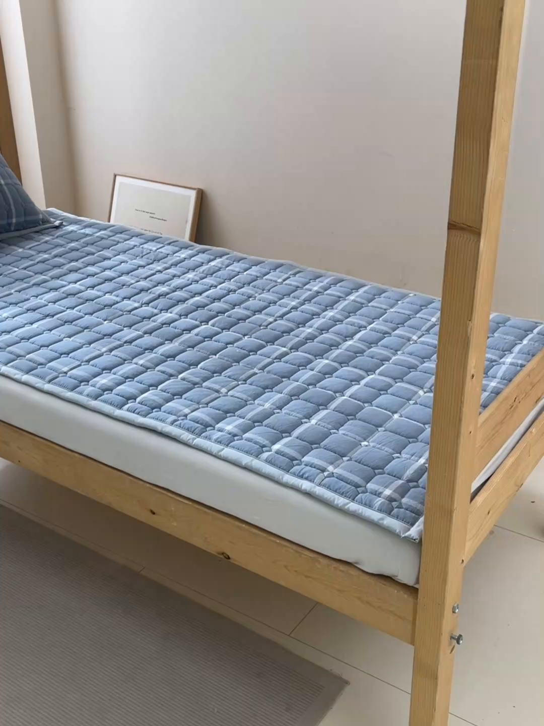 91家纺网 家纺一手货源 找家纺 恒爱家纺 2025新款全棉印花格子床垫 蓝灰中格