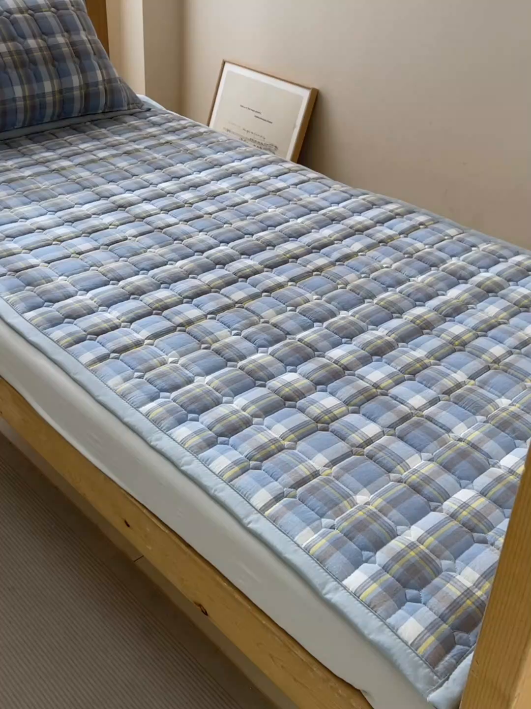 91家纺网 家纺一手货源 找家纺 恒爱家纺 2025新款全棉印花格子床垫 莫尼-蓝