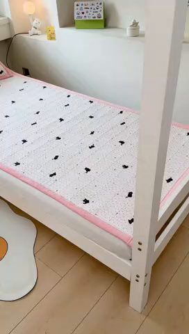 91家纺网 家纺一手货源 找家纺 恒爱家纺 2025新款学生季全棉宝宝绒双面款床护垫 波斯猫