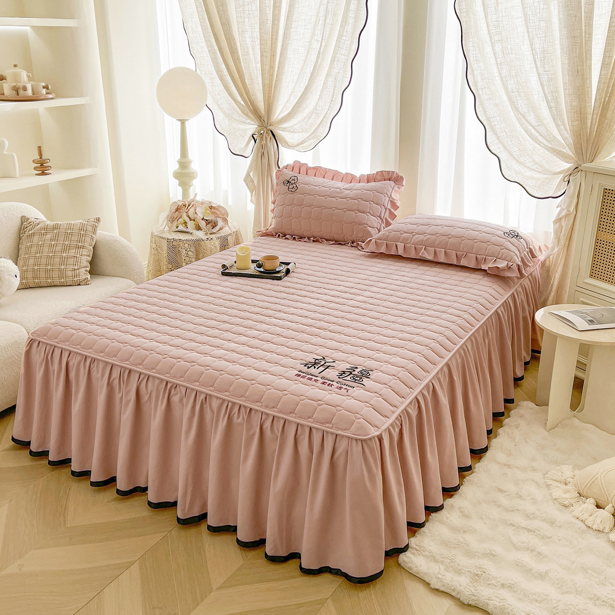 91家纺网 家纺一手货源 找家纺 笠裙家纺 2025新款A类110克水洗棉新疆棉花夹棉单床裙 床裙单件 棉花-豆沙