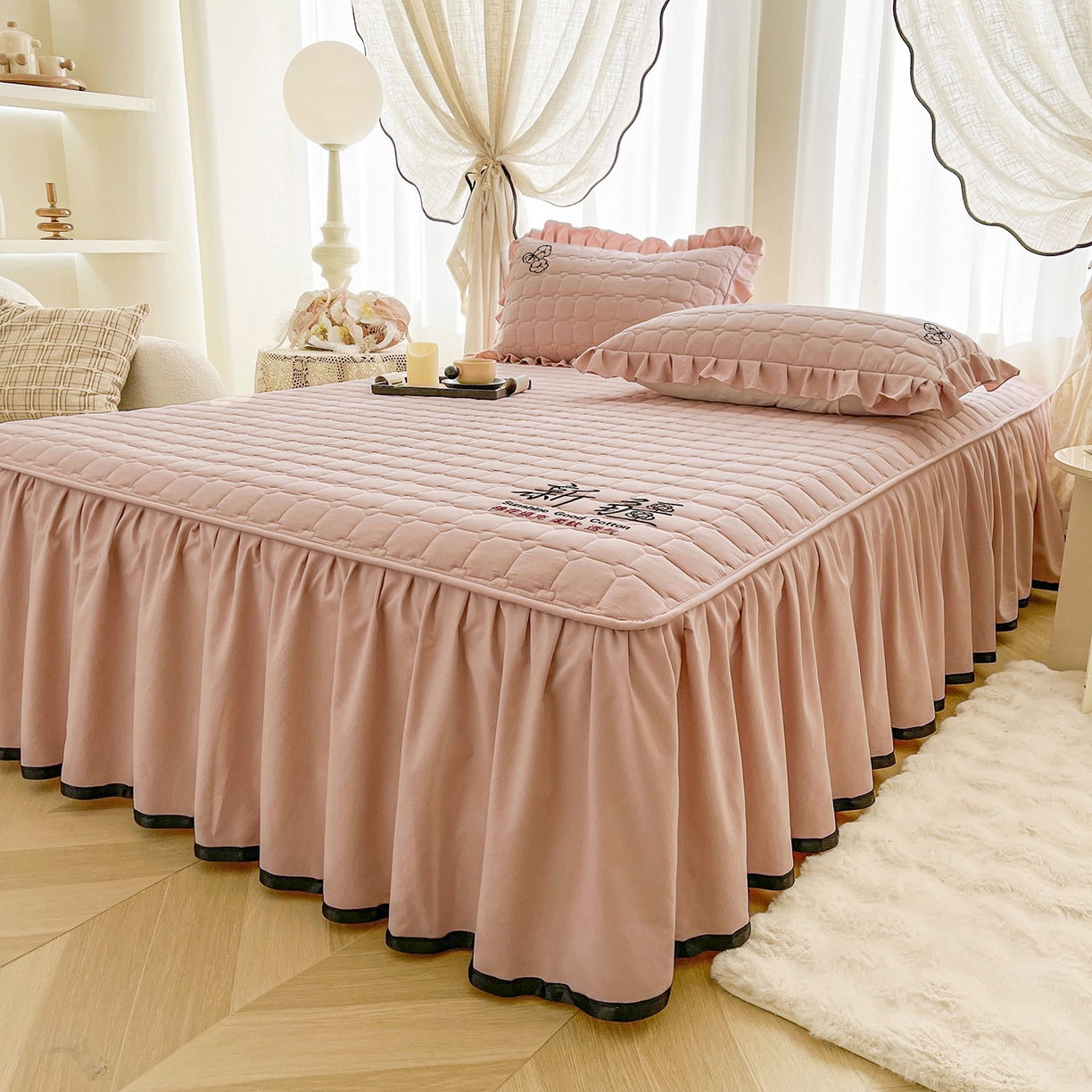 91家纺网 家纺一手货源 找家纺 笠裙家纺 2025新款A类110克水洗棉新疆棉花夹棉单床裙 床裙单件 棉花-豆沙