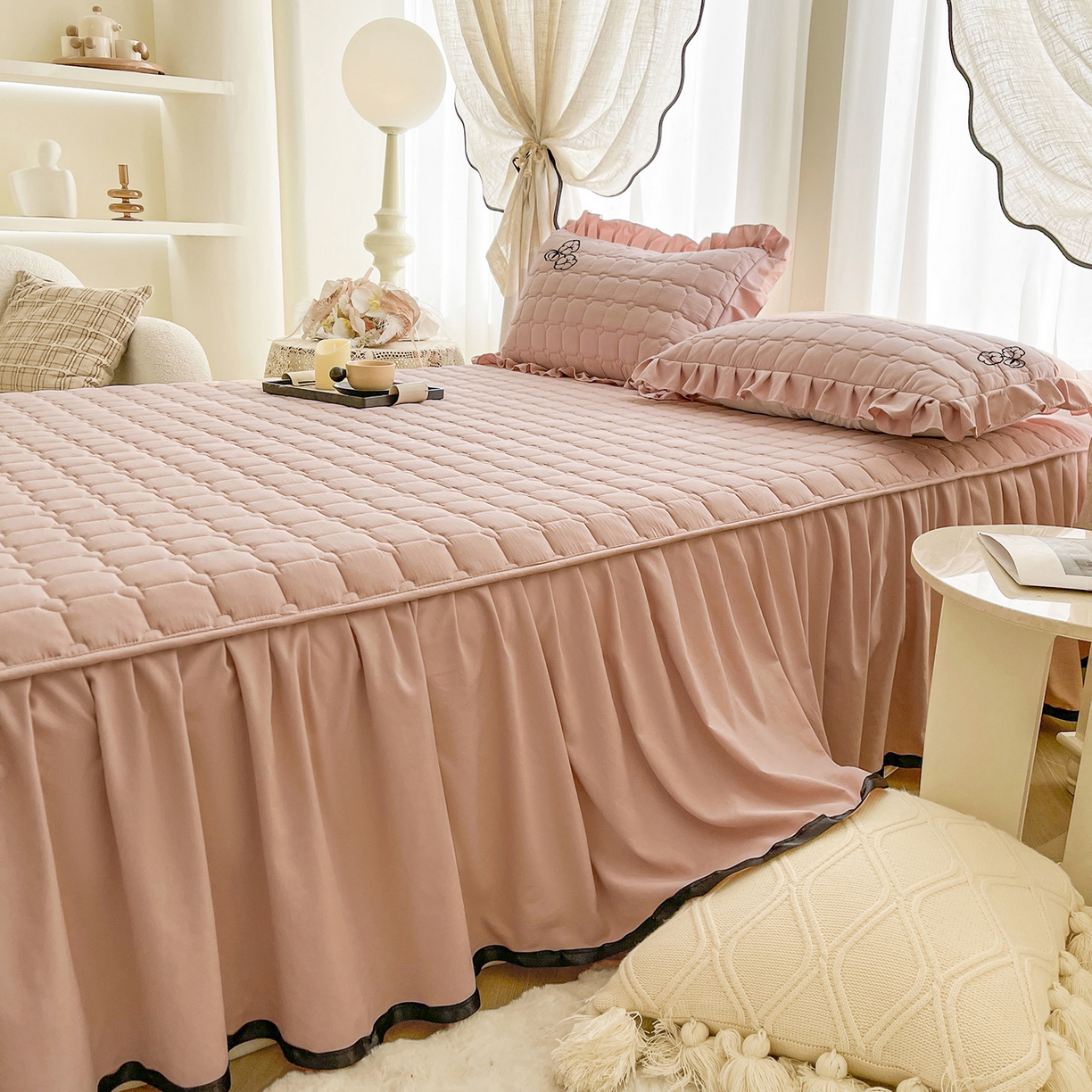 91家纺网 家纺一手货源 找家纺 笠裙家纺 2025新款A类110克水洗棉新疆棉花夹棉单床裙 床裙单件 棉花-豆沙