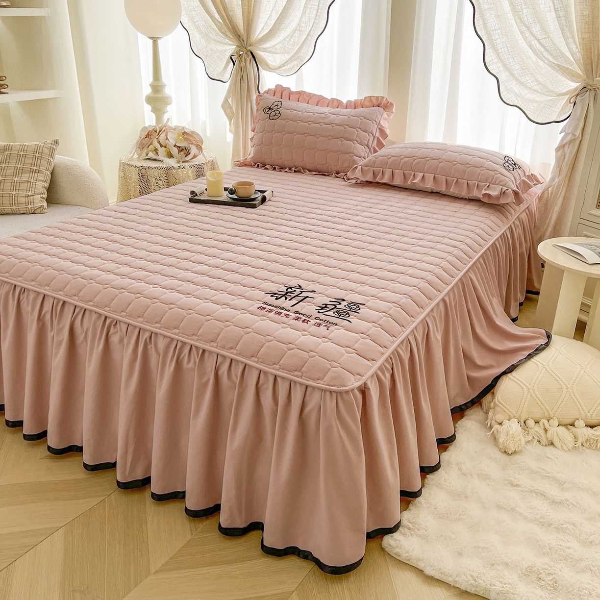 91家纺网 家纺一手货源 找家纺 笠裙家纺 2025新款A类110克水洗棉新疆棉花夹棉单床裙 床裙单件 棉花-豆沙