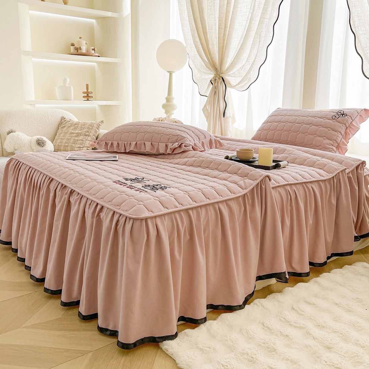 91家纺网 家纺一手货源 找家纺 笠裙家纺 2025新款A类110克水洗棉新疆棉花夹棉单床裙 床裙单件 棉花-豆沙