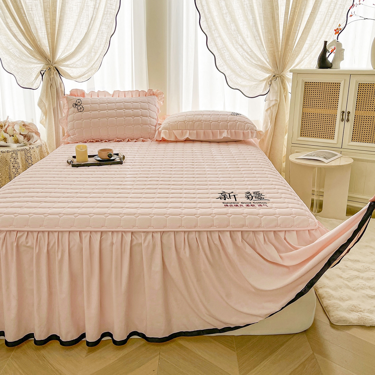 91家纺网 家纺一手货源 找家纺 笠裙家纺 2025新款A类110克水洗棉新疆棉花夹棉单床裙 床裙单件 棉花-玫瑰粉
