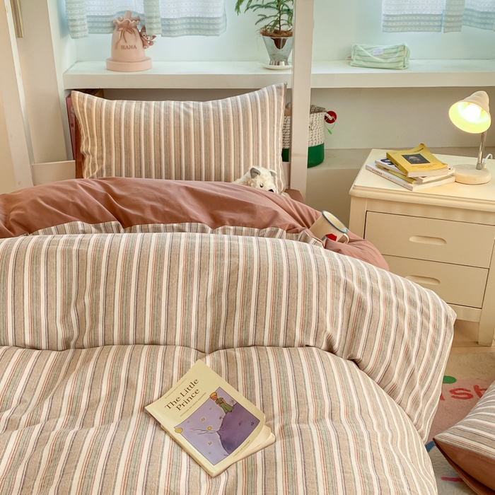 91家纺网 家纺一手货源 找家纺 寐居家纺 2025新款亲肤舒适全棉纯棉色织水洗棉学生三件套 布丁-咖