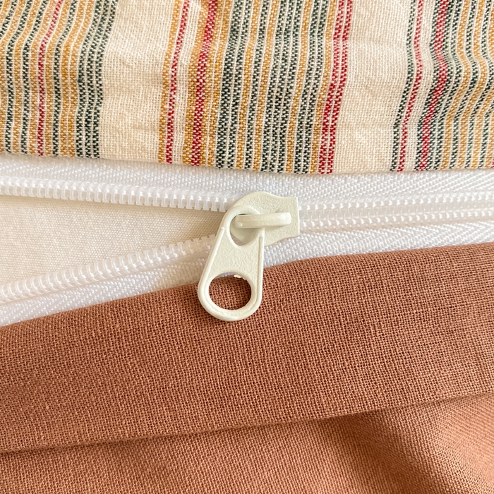 91家纺网 家纺一手货源 找家纺 寐居家纺 2025新款亲肤舒适全棉纯棉色织水洗棉学生三件套 布丁-咖