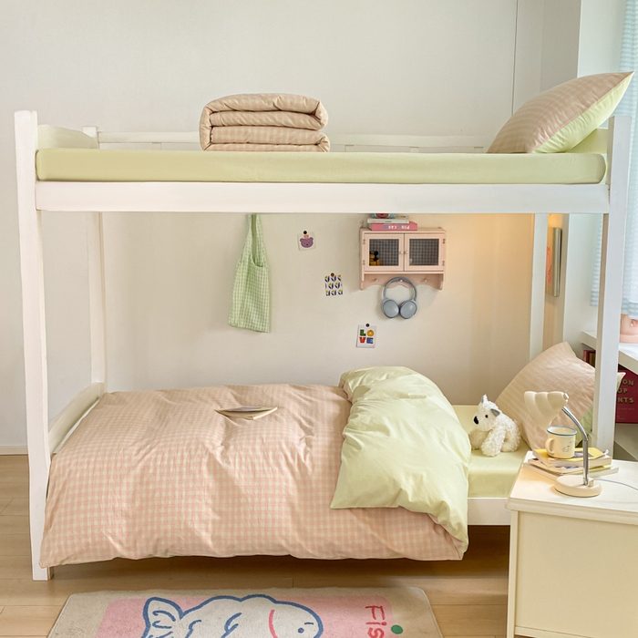 91家纺网 家纺一手货源 找家纺 寐居家纺 2025新款亲肤舒适全棉纯棉色织水洗棉学生三件套 莫尼-红