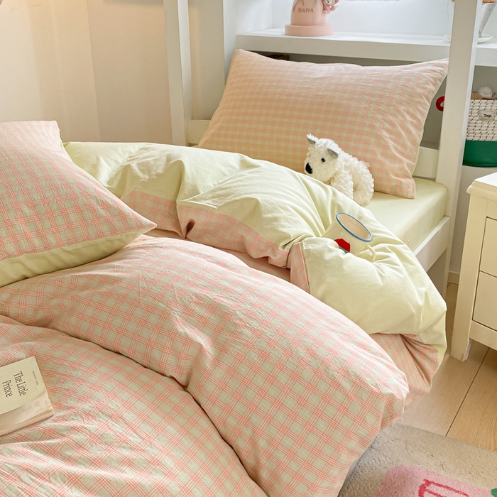 91家纺网 家纺一手货源 找家纺 寐居家纺 2025新款亲肤舒适全棉纯棉色织水洗棉学生三件套 莫尼-红