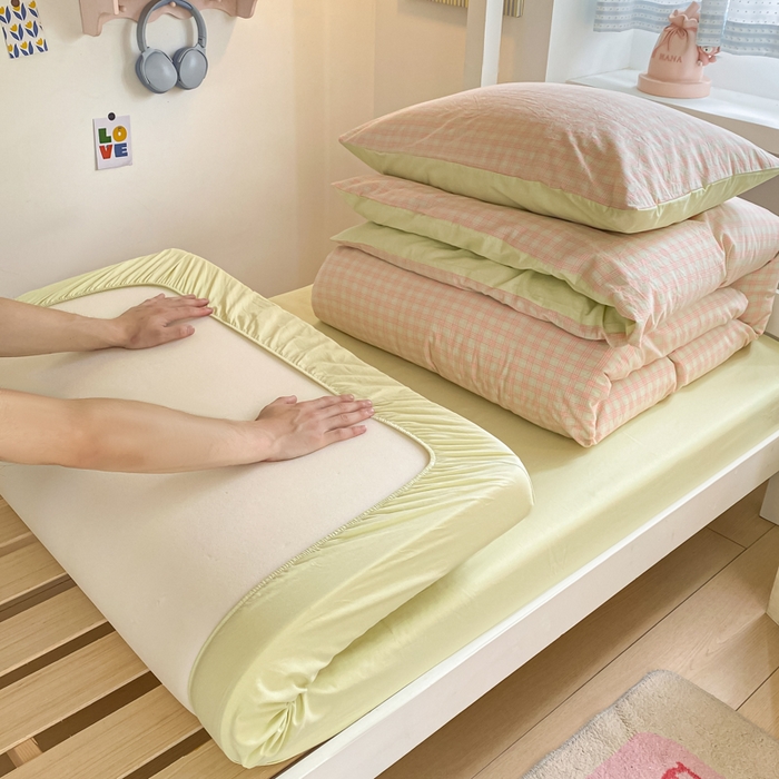 91家纺网 家纺一手货源 找家纺 寐居家纺 2025新款亲肤舒适全棉纯棉色织水洗棉学生三件套 莫尼-红