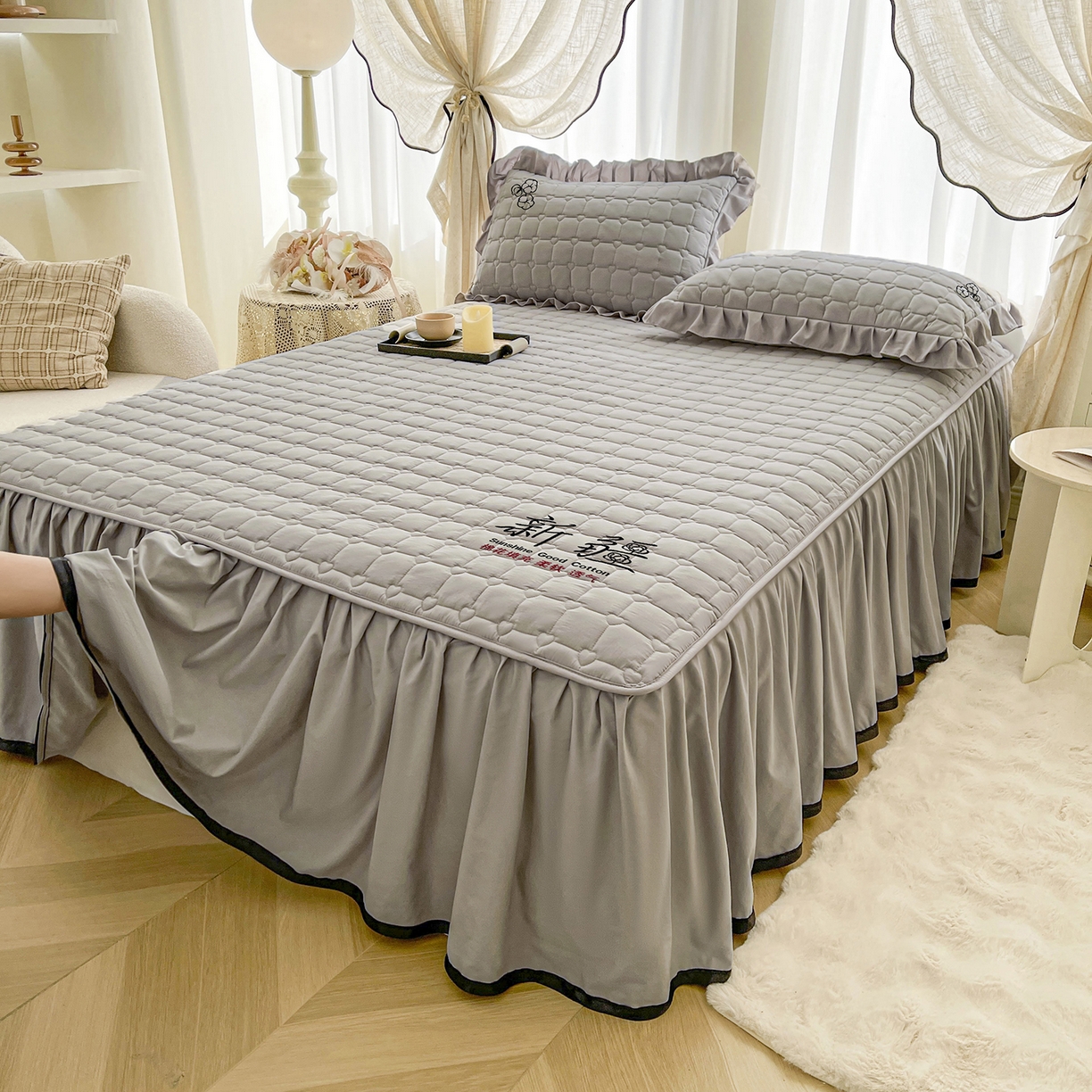 91家纺网 家纺一手货源 找家纺 笠裙家纺 2025新款A类110克水洗棉新疆棉花夹棉单床裙 床裙单件 棉花-浅灰