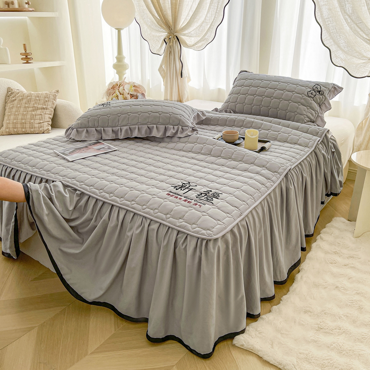 91家纺网 家纺一手货源 找家纺 笠裙家纺 2025新款A类110克水洗棉新疆棉花夹棉单床裙 床裙单件 棉花-浅灰