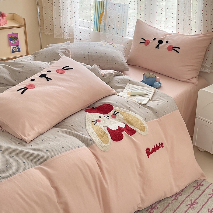 91家纺网 家纺一手货源 找家纺 寐居家纺 2025新款全棉纯棉A类双层纱拼接毛巾绣花四件套 萌兔之星