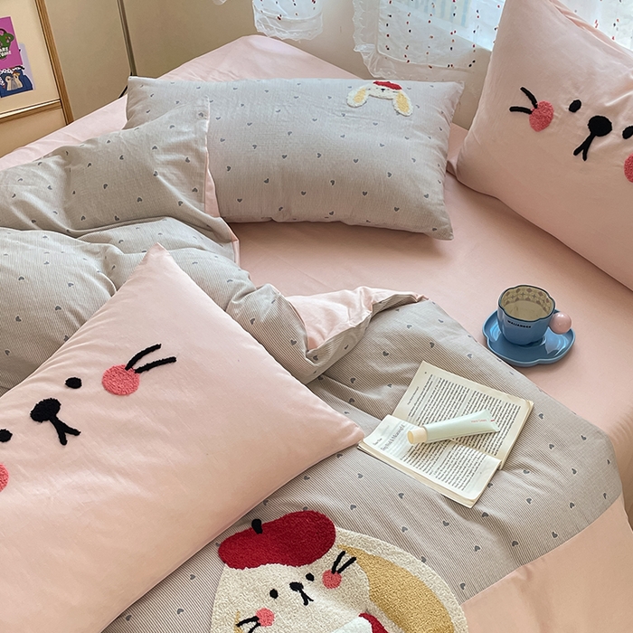 91家纺网 家纺一手货源 找家纺 寐居家纺 2025新款全棉纯棉A类双层纱拼接毛巾绣花四件套 萌兔之星