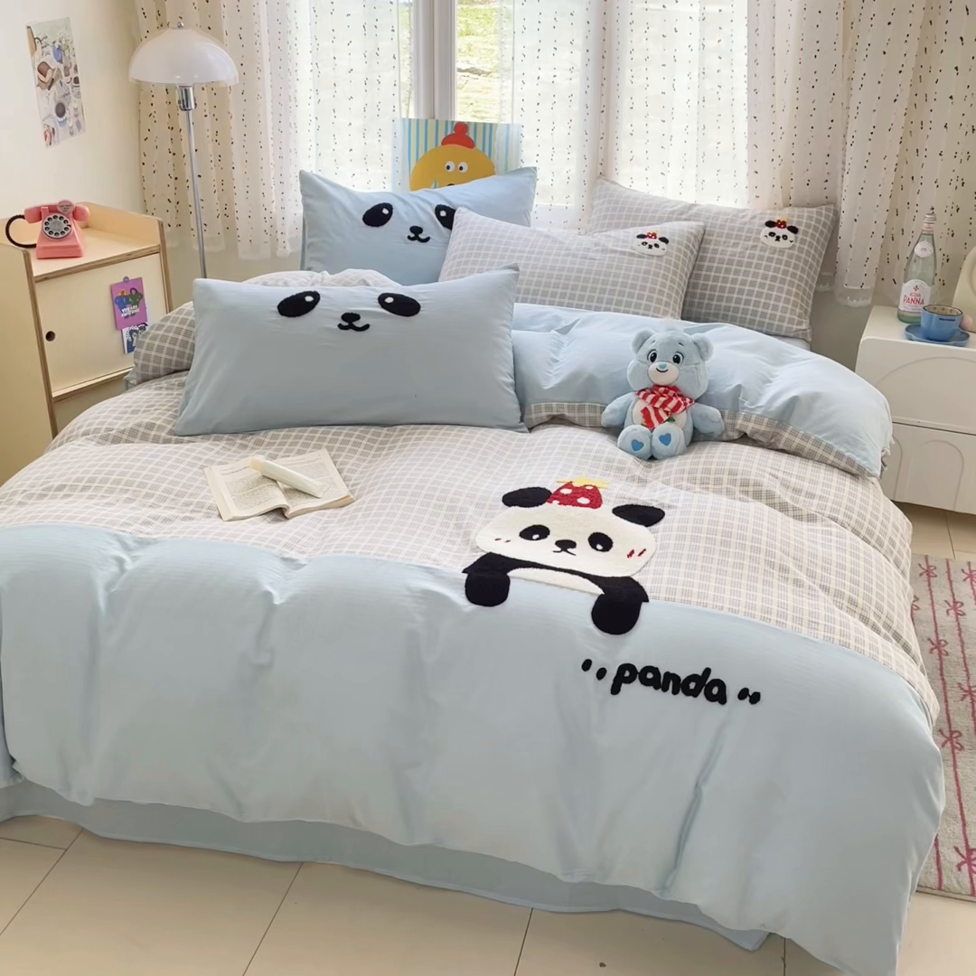 91家纺网 家纺一手货源 找家纺 寐居家纺 2025新款全棉纯棉A类双层纱拼接毛巾绣花四件套 团团熊猫