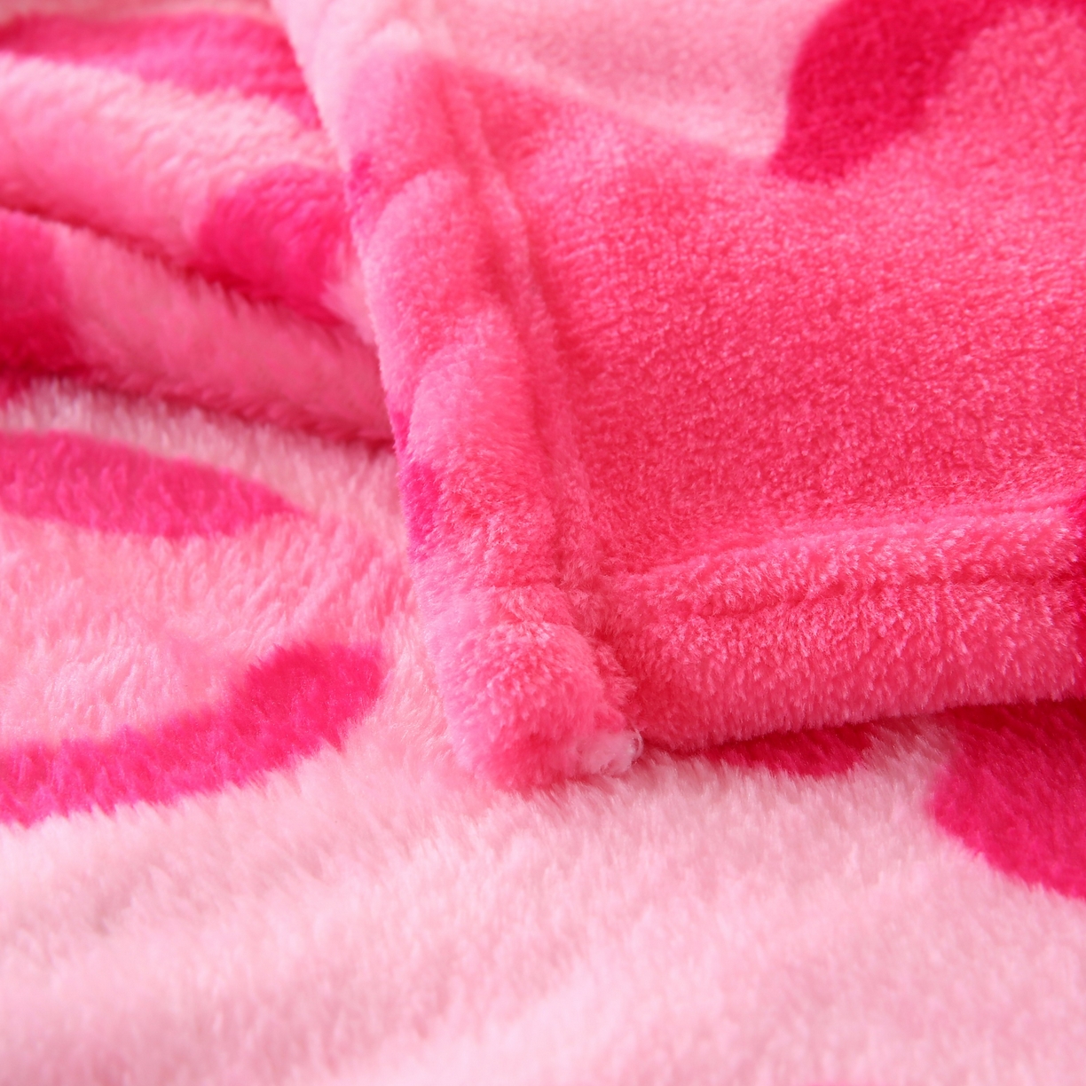 91家纺网 家纺一手货源 找家纺 璐维斯 2025新款直播260g法莱绒毯子牛奶绒印花毛毯沙发巾沙发毯跨境外贸 爱心粉