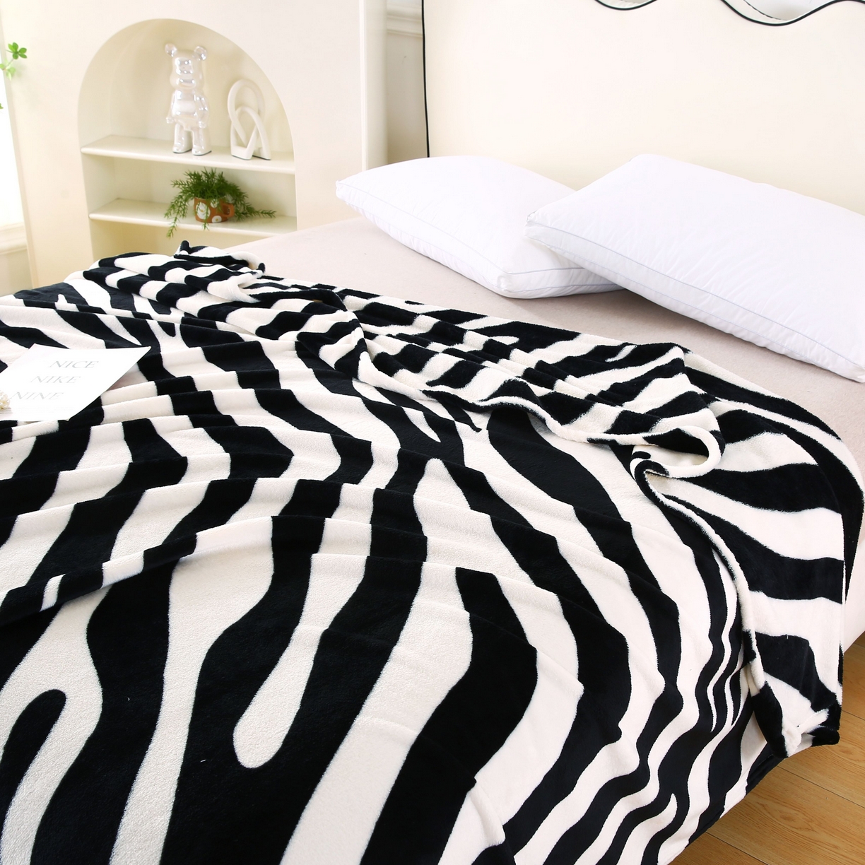 91家纺网 家纺一手货源 找家纺 璐维斯 2025新款直播260g法莱绒毯子牛奶绒印花毛毯沙发巾沙发毯跨境外贸 斑马纹