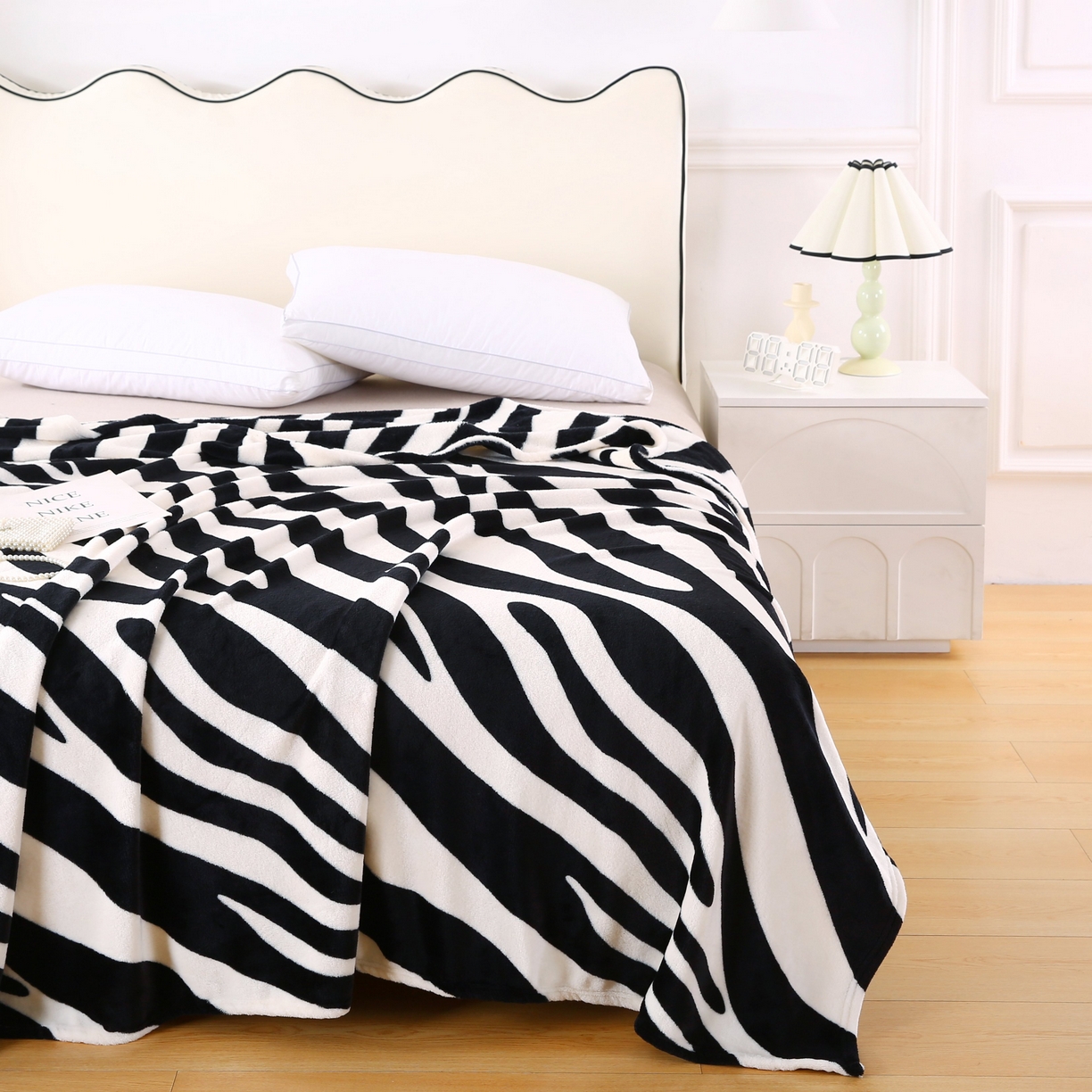 91家纺网 家纺一手货源 找家纺 璐维斯 2025新款直播260g法莱绒毯子牛奶绒印花毛毯沙发巾沙发毯跨境外贸 斑马纹