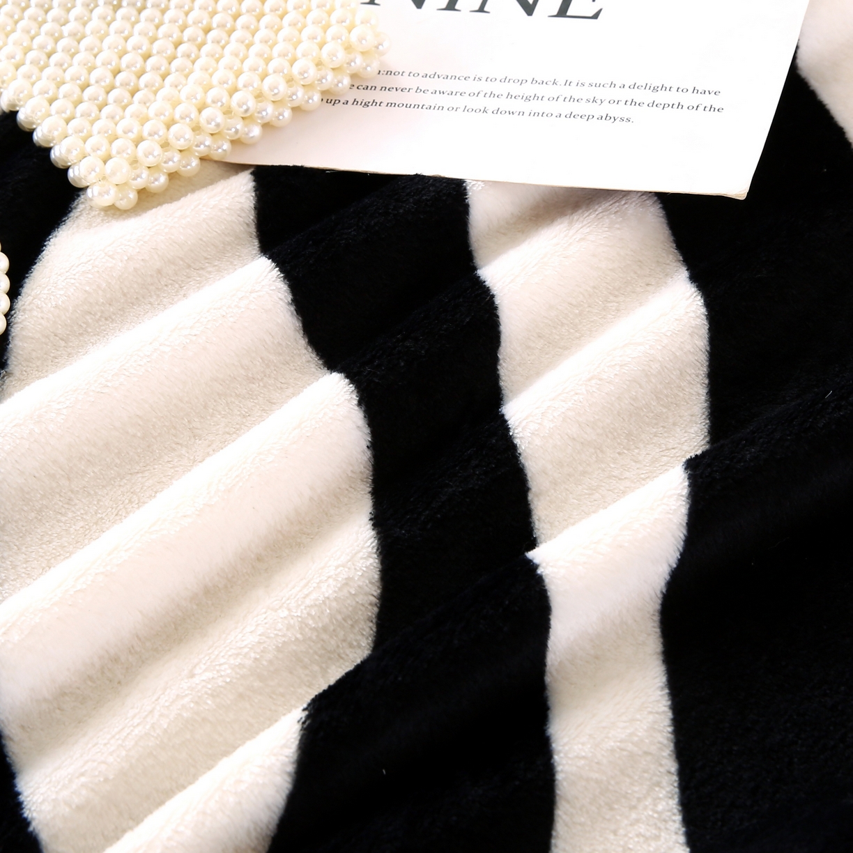 91家纺网 家纺一手货源 找家纺 璐维斯 2025新款直播260g法莱绒毯子牛奶绒印花毛毯沙发巾沙发毯跨境外贸 斑马纹