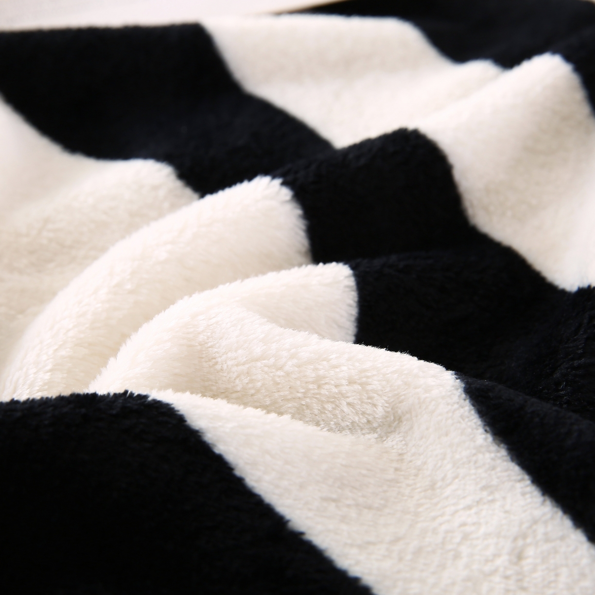 91家纺网 家纺一手货源 找家纺 璐维斯 2025新款直播260g法莱绒毯子牛奶绒印花毛毯沙发巾沙发毯跨境外贸 斑马纹