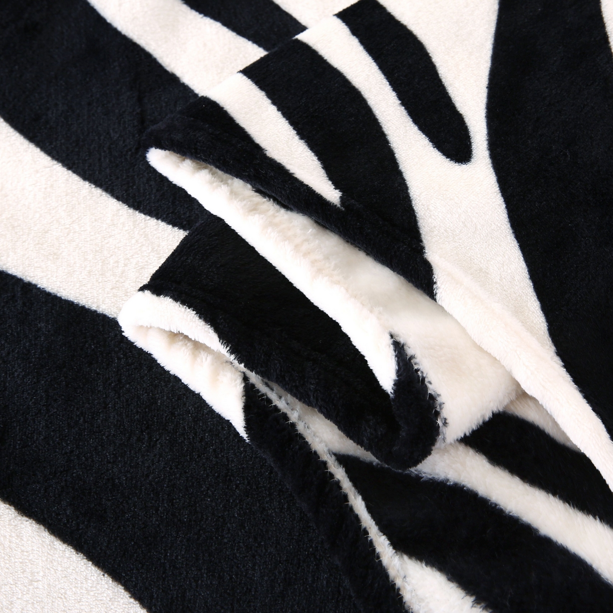 91家纺网 家纺一手货源 找家纺 璐维斯 2025新款直播260g法莱绒毯子牛奶绒印花毛毯沙发巾沙发毯跨境外贸 斑马纹