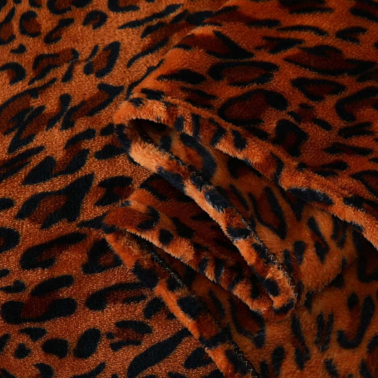 91家纺网 家纺一手货源 找家纺 璐维斯 2025新款直播260g法莱绒毯子牛奶绒印花毛毯沙发巾沙发毯跨境外贸 豹纹咖