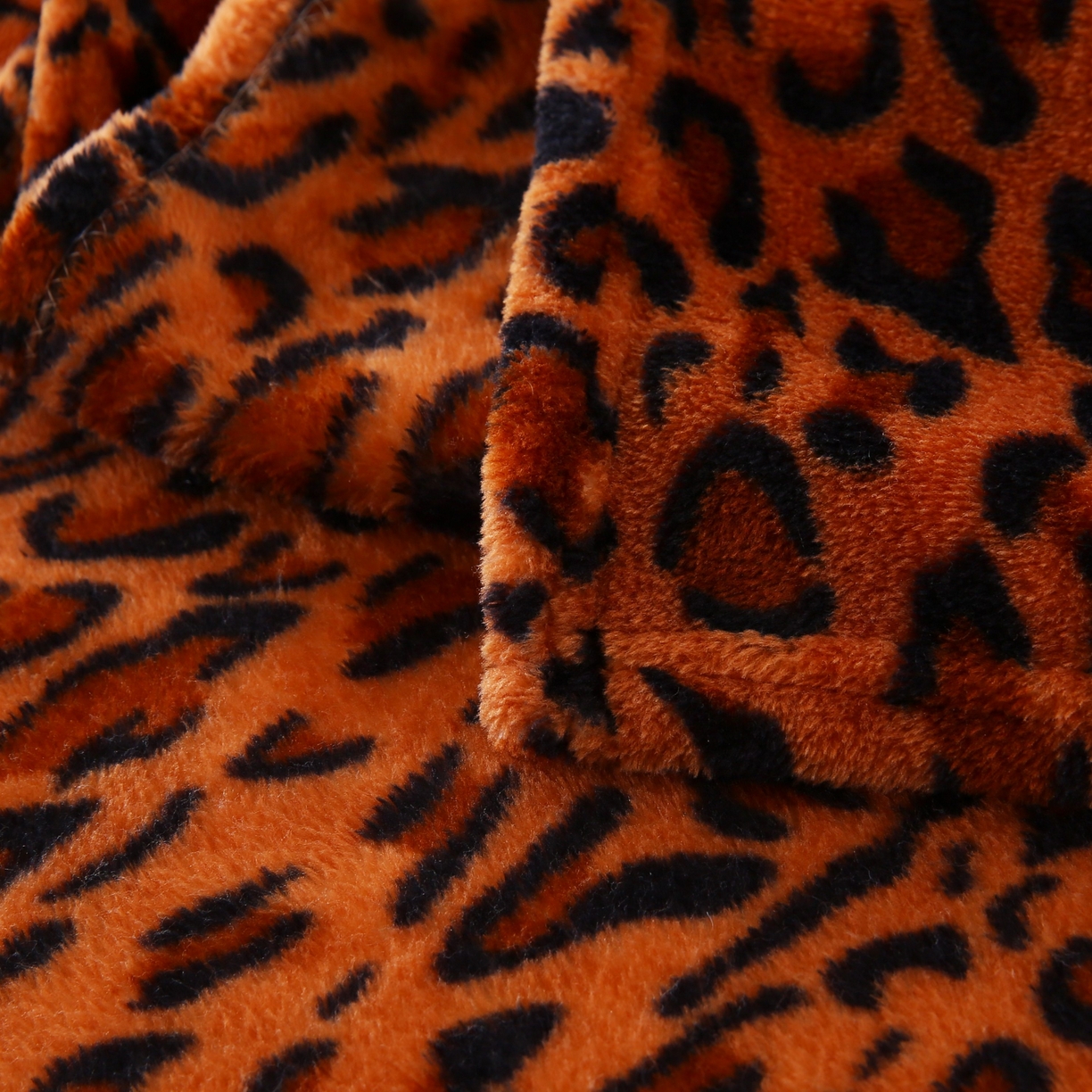 91家纺网 家纺一手货源 找家纺 璐维斯 2025新款直播260g法莱绒毯子牛奶绒印花毛毯沙发巾沙发毯跨境外贸 豹纹咖