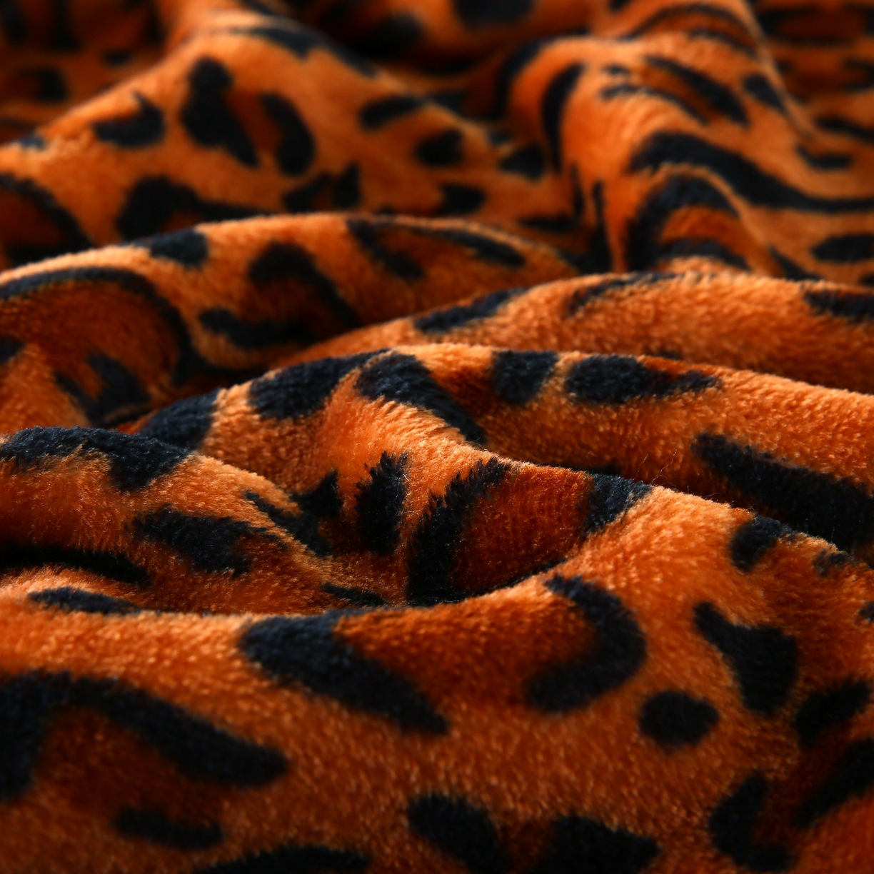 91家纺网 家纺一手货源 找家纺 璐维斯 2025新款直播260g法莱绒毯子牛奶绒印花毛毯沙发巾沙发毯跨境外贸 豹纹咖