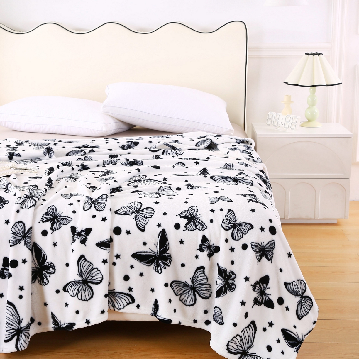 91家纺网 家纺一手货源 找家纺 璐维斯 2025新款直播260g法莱绒毯子牛奶绒印花毛毯沙发巾沙发毯跨境外贸 黑白蝴蝶