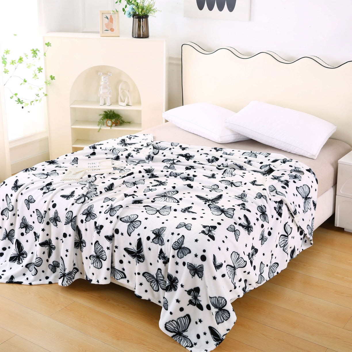 91家纺网 家纺一手货源 找家纺 璐维斯 2025新款直播260g法莱绒毯子牛奶绒印花毛毯沙发巾沙发毯跨境外贸 黑白蝴蝶