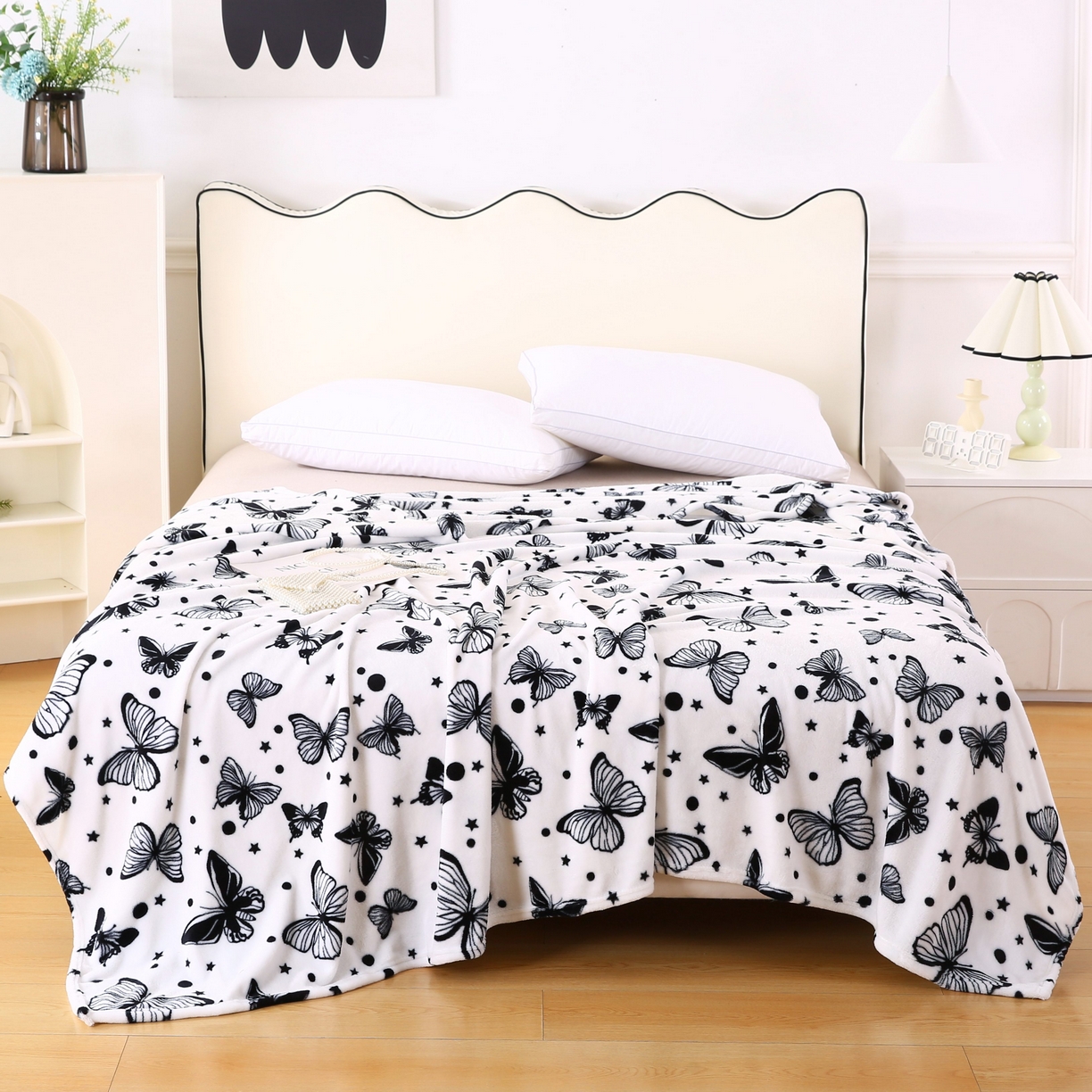 91家纺网 家纺一手货源 找家纺 璐维斯 2025新款直播260g法莱绒毯子牛奶绒印花毛毯沙发巾沙发毯跨境外贸 黑白蝴蝶