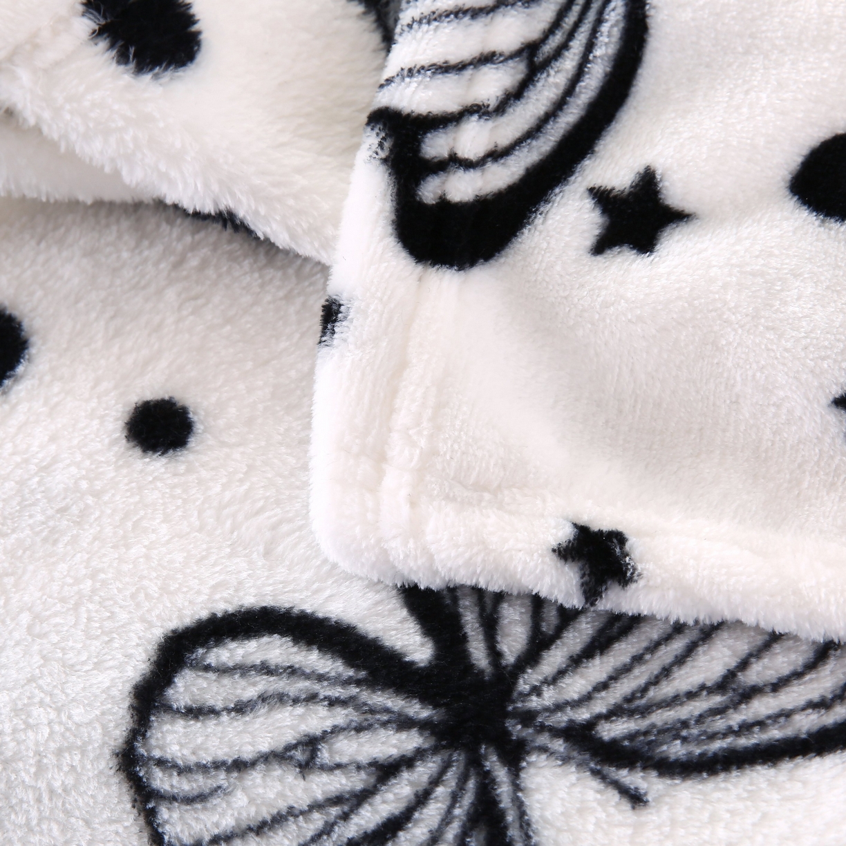 91家纺网 家纺一手货源 找家纺 璐维斯 2025新款直播260g法莱绒毯子牛奶绒印花毛毯沙发巾沙发毯跨境外贸 黑白蝴蝶