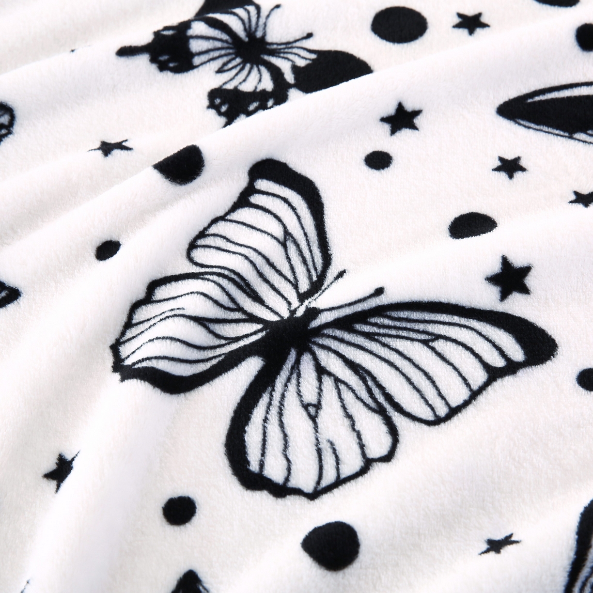 91家纺网 家纺一手货源 找家纺 璐维斯 2025新款直播260g法莱绒毯子牛奶绒印花毛毯沙发巾沙发毯跨境外贸 黑白蝴蝶