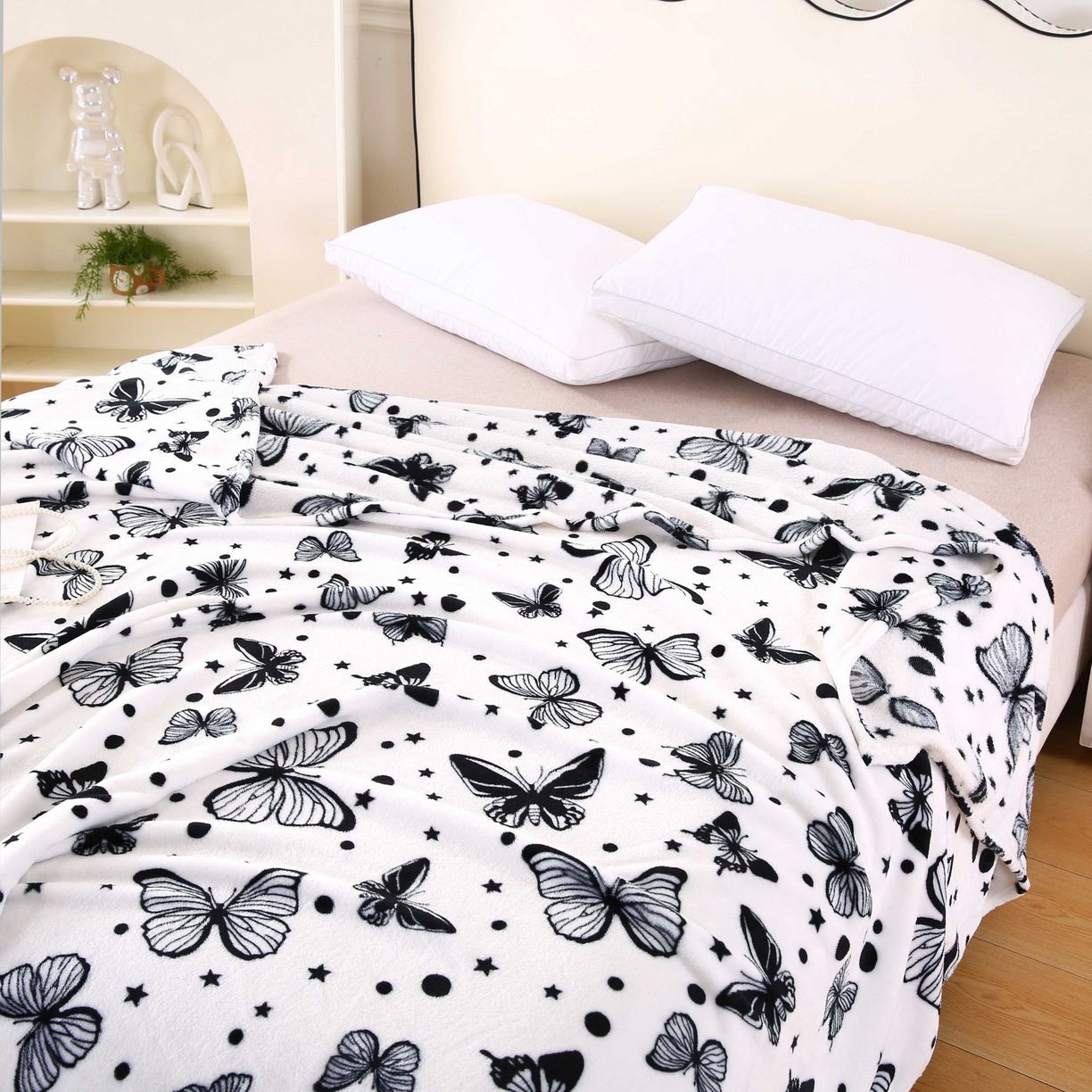 91家纺网 家纺一手货源 找家纺 璐维斯 2025新款直播260g法莱绒毯子牛奶绒印花毛毯沙发巾沙发毯跨境外贸 黑白蝴蝶