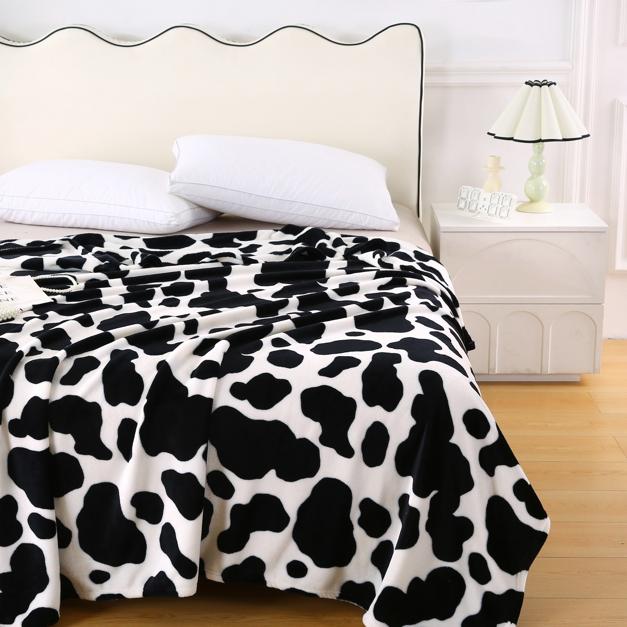 91家纺网 家纺一手货源 找家纺 璐维斯 2025新款直播260g法莱绒毯子牛奶绒印花毛毯沙发巾沙发毯跨境外贸 奶牛纹