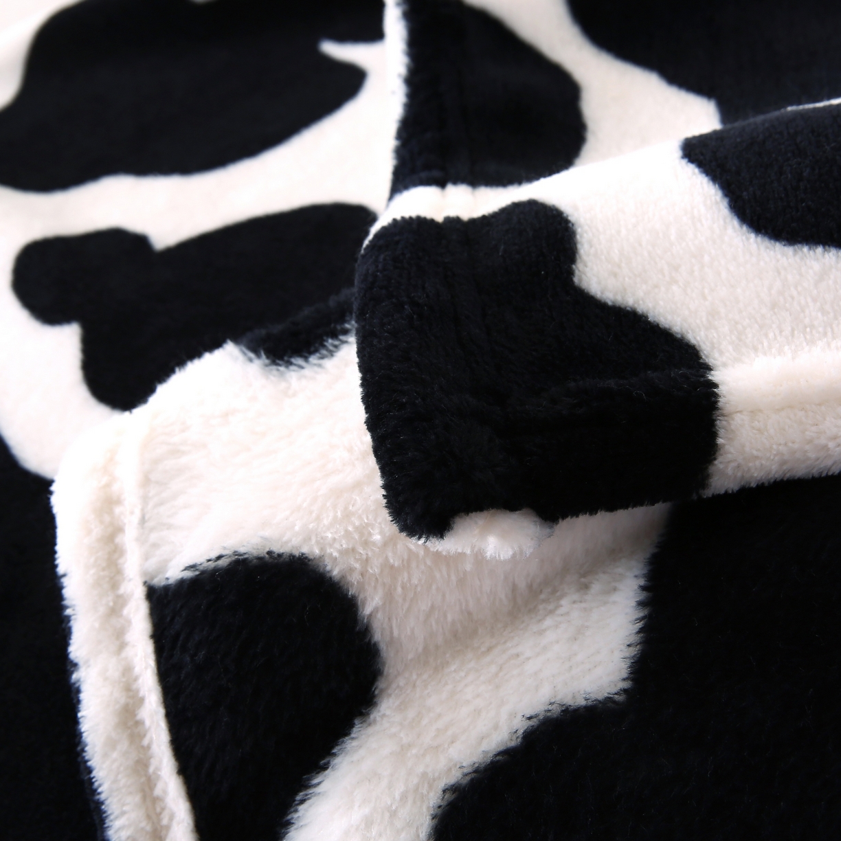 91家纺网 家纺一手货源 找家纺 璐维斯 2025新款直播260g法莱绒毯子牛奶绒印花毛毯沙发巾沙发毯跨境外贸 奶牛纹