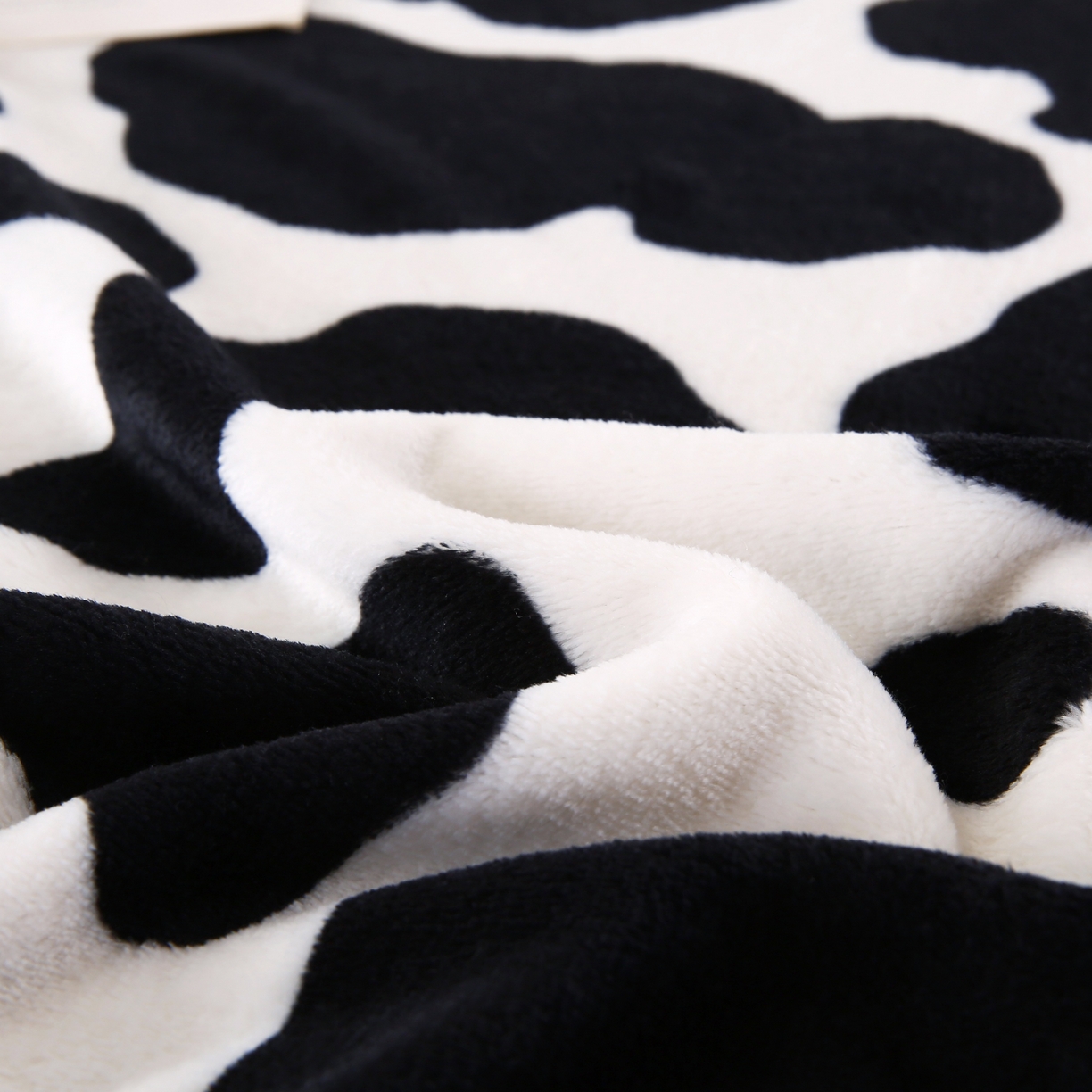 91家纺网 家纺一手货源 找家纺 璐维斯 2025新款直播260g法莱绒毯子牛奶绒印花毛毯沙发巾沙发毯跨境外贸 奶牛纹